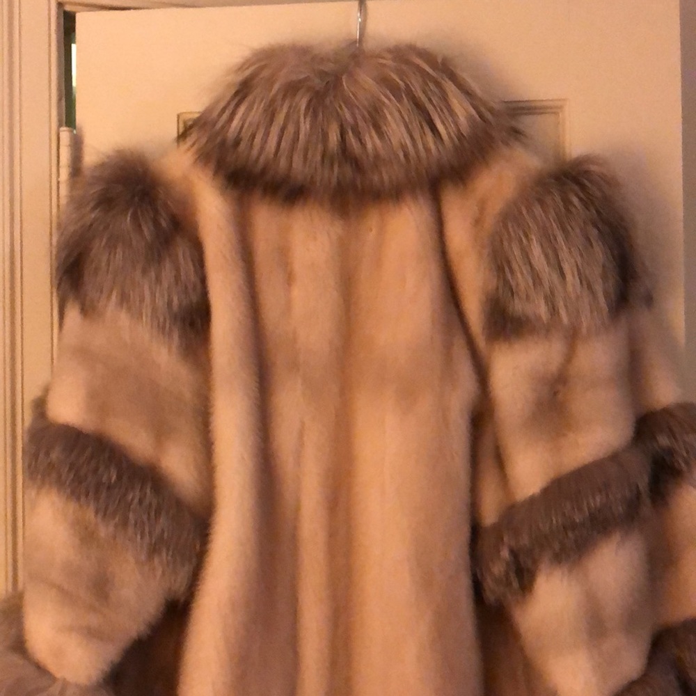 Mink & Fox 🦊 Fur Coat - Picture 6 of 13